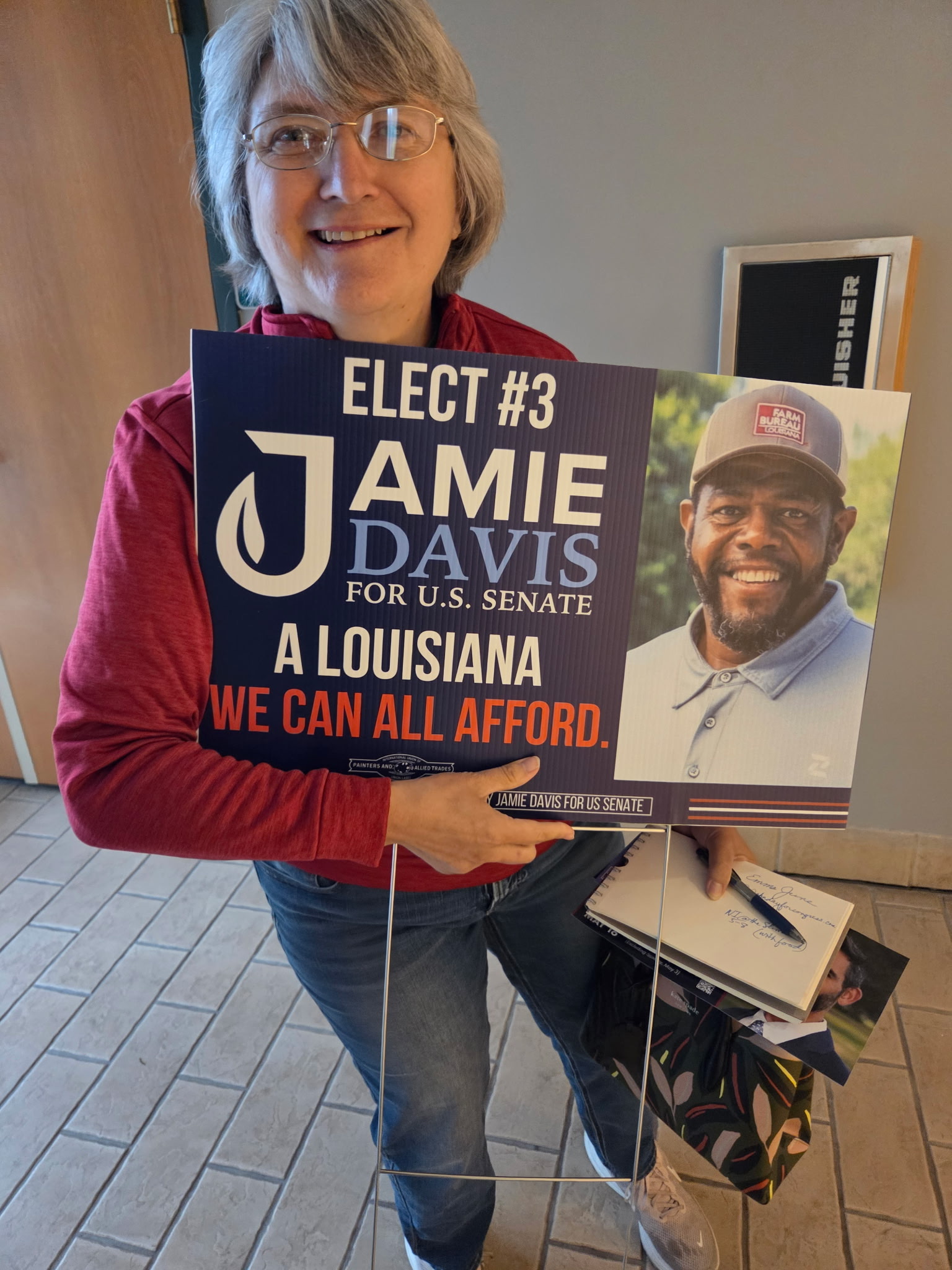 Jamie Davis with a supporter on the trail